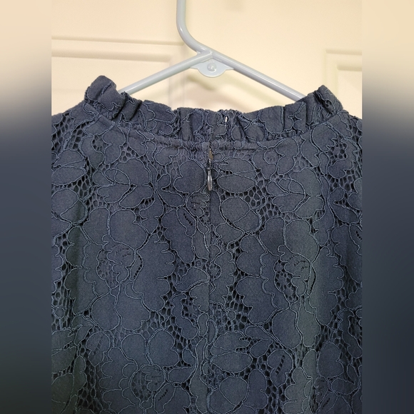 Sleeveless Floral Lace Blouse - Picture 2 of 8